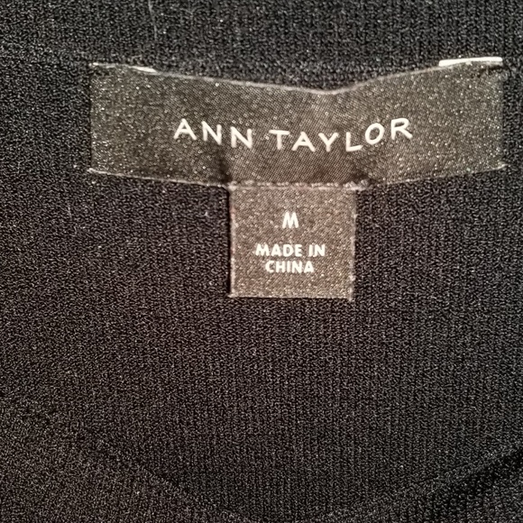 Ann Taylor, fitted classic black shirt - Picture 3 of 4